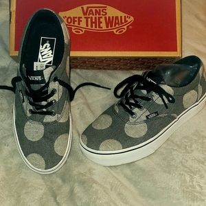Vans canvas tennis shoes.